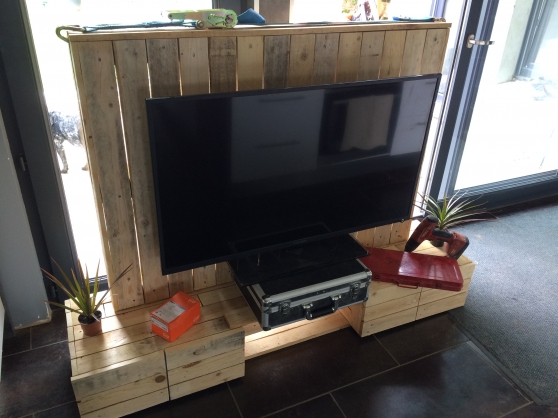 Annonce occasion, vente ou achat 'meuble TV en bois de palettes fait mains'