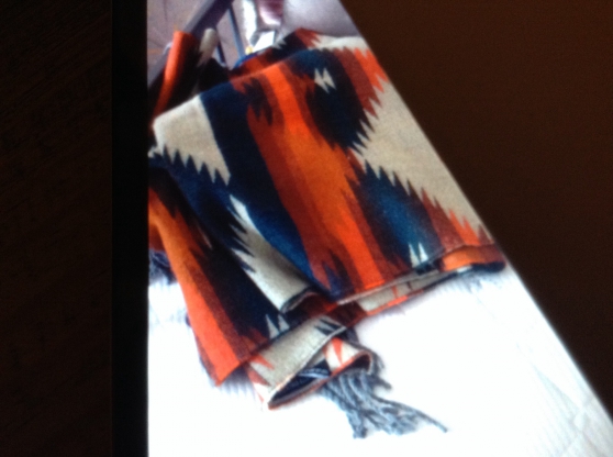 Annonce occasion, vente ou achat 'Recherche écharpe épaisse, de style aztèque'
