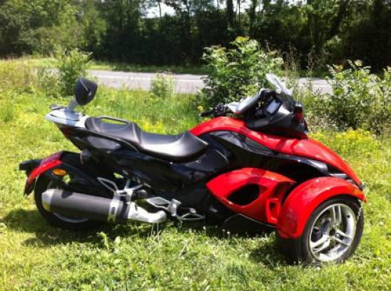Annonce occasion, vente ou achat 'Don Can am spyder rs sequentiel rouge'