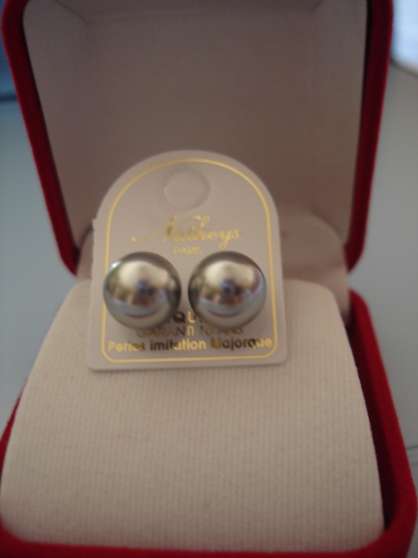 Annonce occasion, vente ou achat 'Boucles P. Or Perles Majorque Diam. 1 cm'