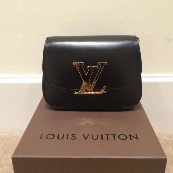 Annonce occasion, vente ou achat 'Louis Vuiton Vivienne bote noire sac '