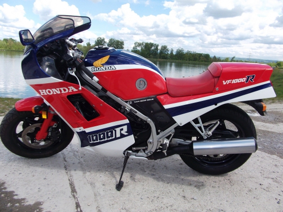 Annonce occasion, vente ou achat 'Moto Honda VF 1000 R'