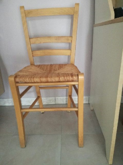 4 chaises en bois avec assise paille