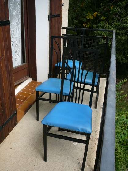 Annonce occasion, vente ou achat '4 chaises design bleues dossier mtal'