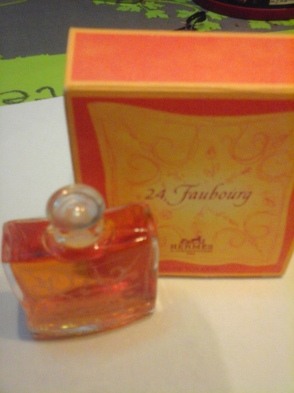 Annonce occasion, vente ou achat 'miniature parfum 24 faubourg'