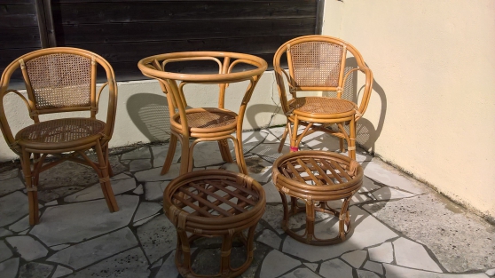Table+2 chaises/fauteuils+2 pouf rotin