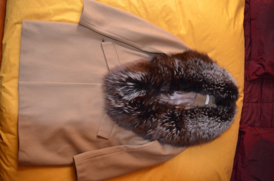 Annonce occasion, vente ou achat 'Manteau laine avec trs beau col chale'