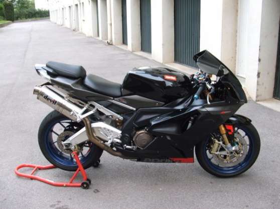 Annonce occasion, vente ou achat 'moto Aprilia 1000 RSV'