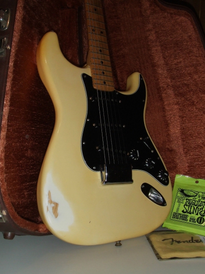 Annonce occasion, vente ou achat 'Fender stratocaster 1977'