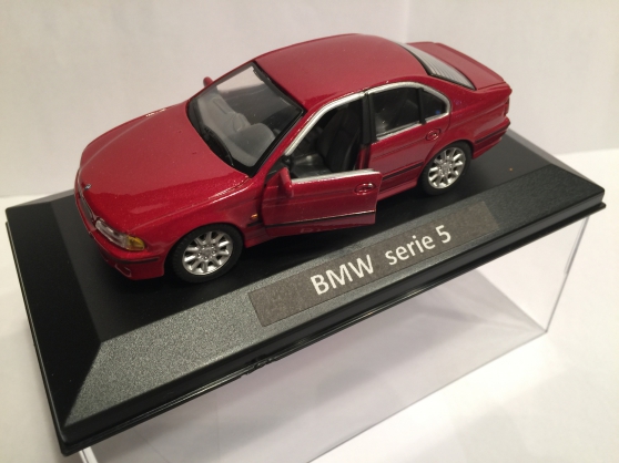 BMW - serie 5 rouge miniature 1/43