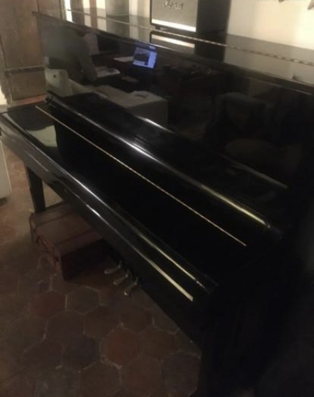 Annonce occasion, vente ou achat 'Piano droit STEINBACH noir vernis'
