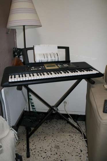 Annonce occasion, vente ou achat 'Synthtiseur YAMAHA YPT 220'