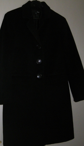 Annonce occasion, vente ou achat 'manteau noir, taille 40, neuf'