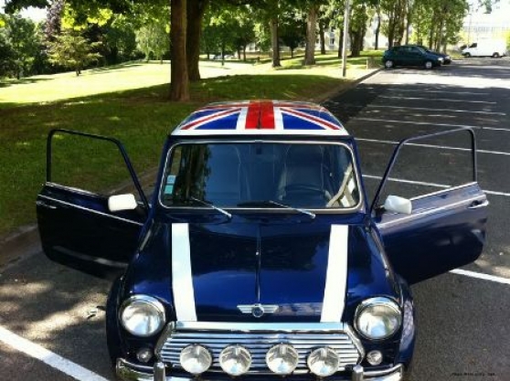 Annonce occasion, vente ou achat 'Austin Mini Bleu avec Drapeau Anglais'
