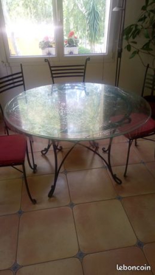 Annonce occasion, vente ou achat 'vend table ronde en fer forg+ 6 chaises'