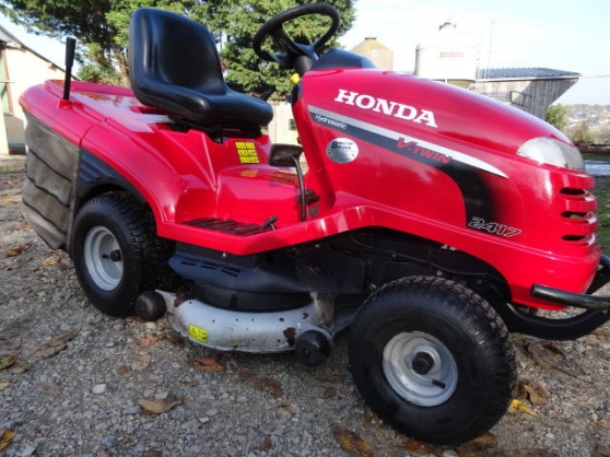 Annonce occasion, vente ou achat 'Tracteur de pelouse HONDA HF 2417'