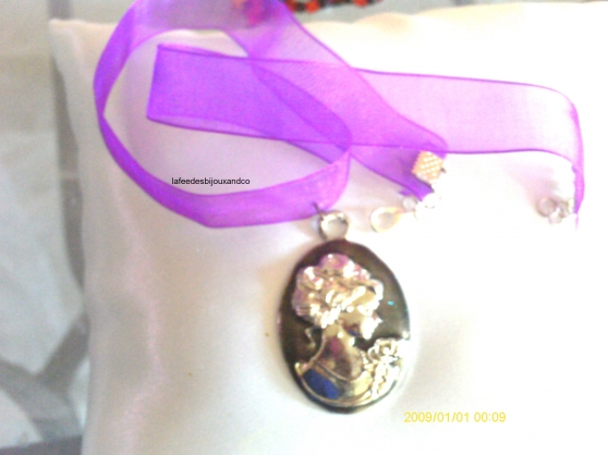 Collier en organza violet