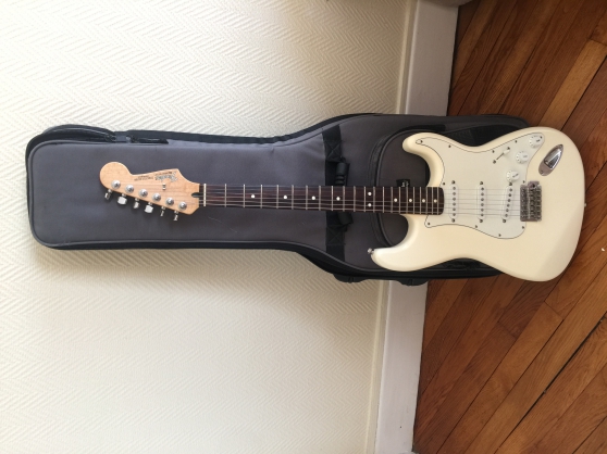 Annonce occasion, vente ou achat 'Fender Stratocaster arctic white'