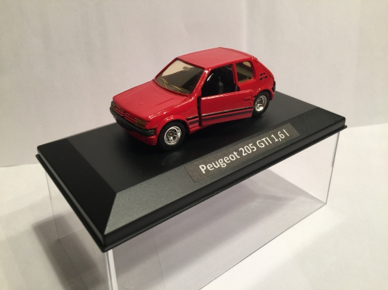 Annonce occasion, vente ou achat 'Peugeot 205 GTI rouge miniature 1/43'