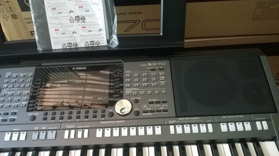 Annonce occasion, vente ou achat 'PIANO YAMAHA PSR S 970'