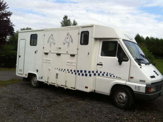 Annonce occasion, vente ou achat 'vente Camion Van transport 2 chevaux'