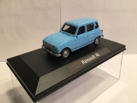Annonce occasion, vente ou achat 'Renault 4L bleue miniature 1/43'
