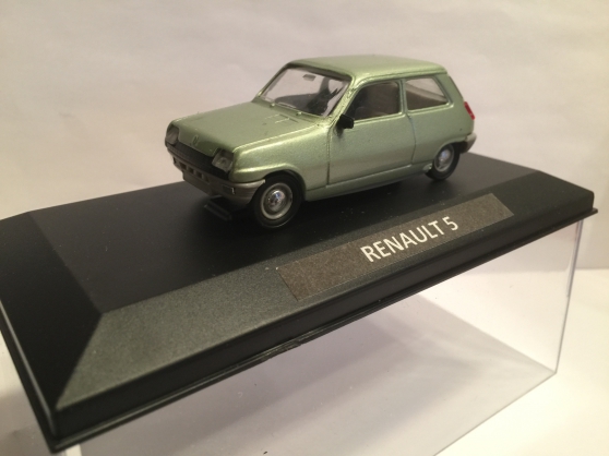 Annonce occasion, vente ou achat 'Renault 5 verte miniature 1/43'