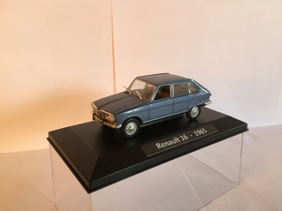 Annonce occasion, vente ou achat 'Renault 16 bleue miniature 1/43'