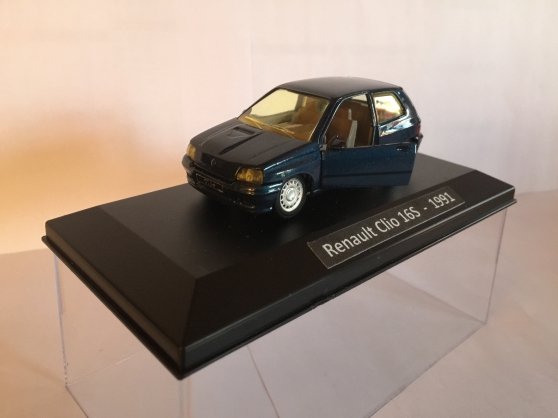 Annonce occasion, vente ou achat 'Renault Clio 16S bleue miniature 1/43'