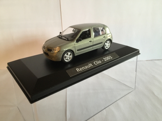 Annonce occasion, vente ou achat 'Renault Clio grise miniature 1/43'