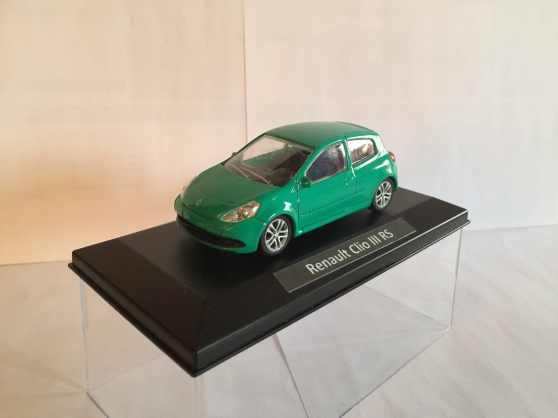 Annonce occasion, vente ou achat 'Renault Clio RS verte miniature 1/43'