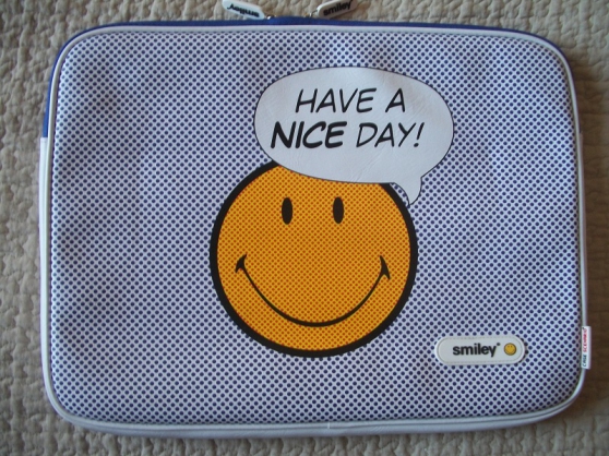 Annonce occasion, vente ou achat 'sacoche , etui protection smiley case'