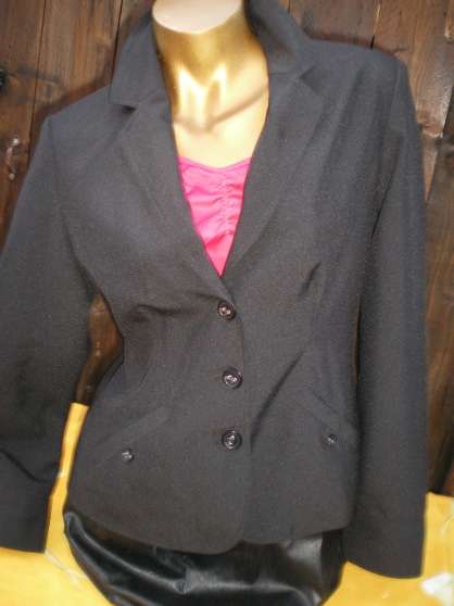 Annonce occasion, vente ou achat 'veste noire tailleur'
