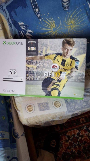 Xbox One S 500 Go FIFA 17 NEUF