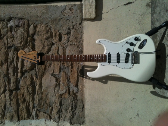 Annonce occasion, vente ou achat 'FENDER STRAT BLACKMORE CUSTOMISE'