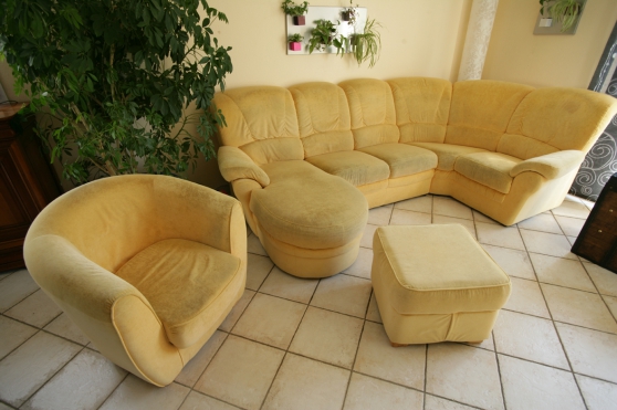 Canapé d\'angle, fauteuil et pouf