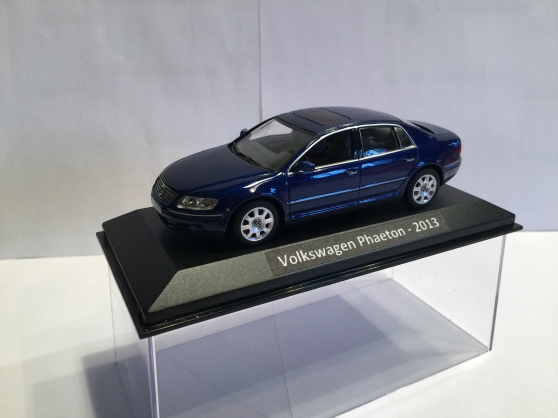 Volkswagen Phaeton bleu miniature 1/43