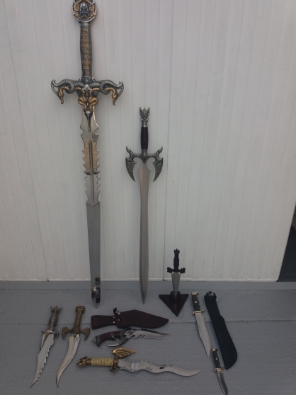 Epées + Couteaux + Dagues de collection