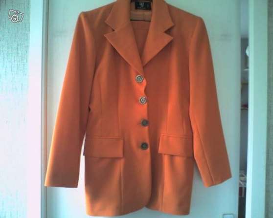 Annonce occasion, vente ou achat 'tailleur jupe orange neuf T40(P 20euros)'