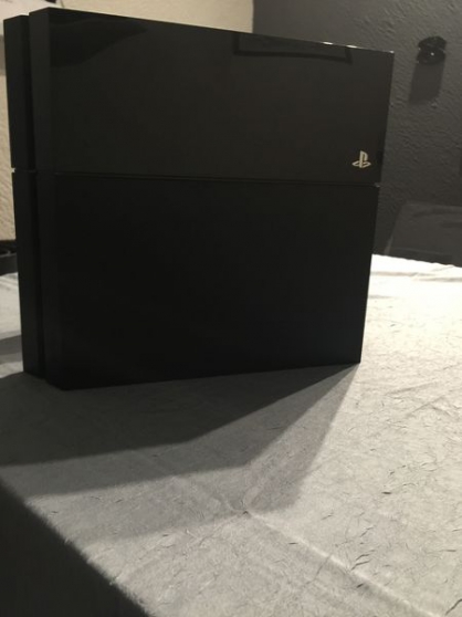 Annonce occasion, vente ou achat 'PS4 Sony 1To Noire + Manette + Sony Dual'