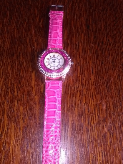 Annonce occasion, vente ou achat 'montre femme en cuir bracelet rose'