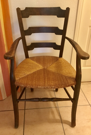 Annonce occasion, vente ou achat 'Ancien fauteuil en bois'