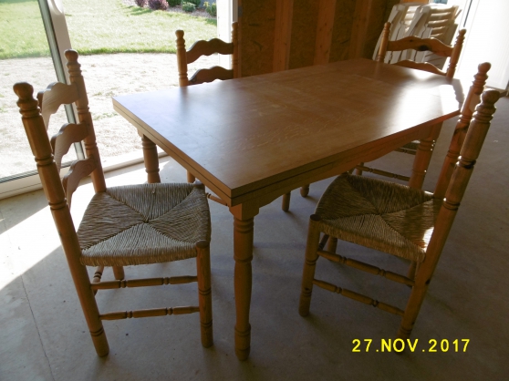 Annonce occasion, vente ou achat 'Table de cuisine + 4 chaises'