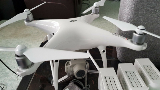 Annonce occasion, vente ou achat 'Drone DJI Phantom 4 Pro plus avec 3 Batt'