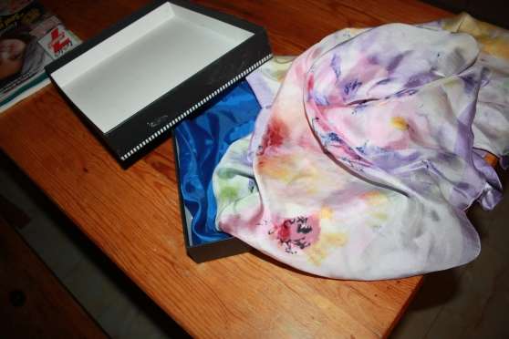 Annonce occasion, vente ou achat 'foulard en soie neuf'