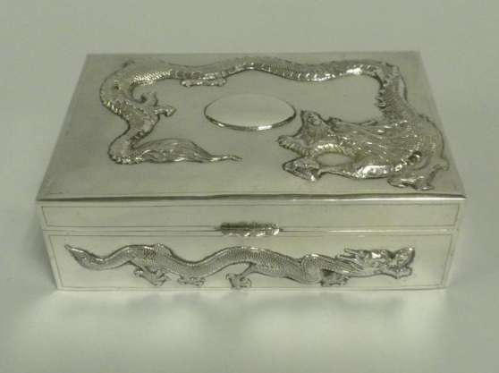 Annonce occasion, vente ou achat 'Antique Chinese Silver Dragon Box par Yo'