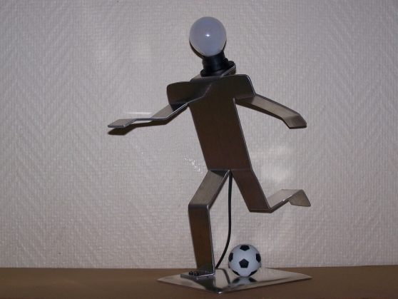 Annonce occasion, vente ou achat 'Lampe a poser en Aluminium-type football'
