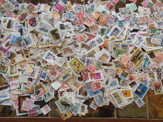 Annonce occasion, vente ou achat '880 timbres fancais et etranger'