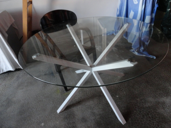 1 Table plateau en verre + 4 Chaises