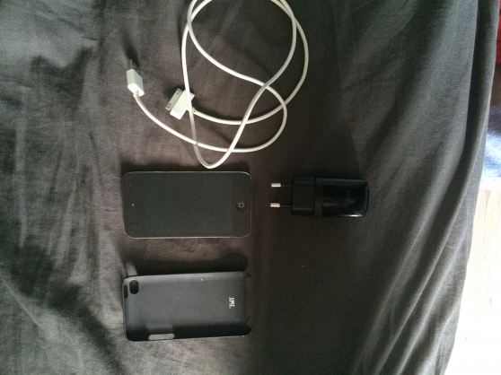 iPod touch 4 génération noir avec coque